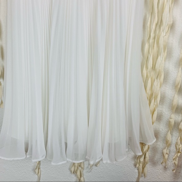 Fame & Partners White Pleated Mini Dress size US/0 - Picture 8 of 10